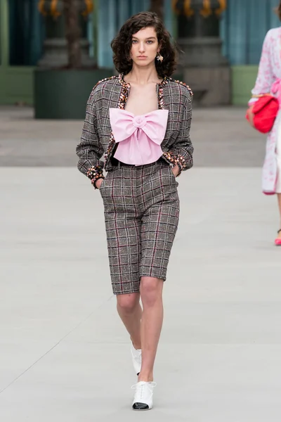 Look 27
